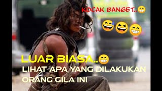 ORANG GILA BISA NYANYI DENGAN MERDU SAMBIL MAIN GITAR