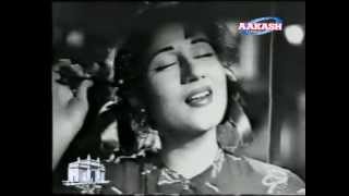 Video-Miniaturansicht von „DO GHADI WO JO PAAS  -LATA  -RAFI  -RAJINDER KRISHAN -MADAN MOHAN (GATEWAY OF INDIA 1957)“