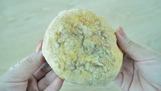 How To Tell: White Mold vs Flour On Bread