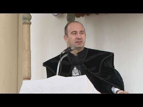Videó: Hogyan Szenteljünk Mellkeresztet Egy Templomban