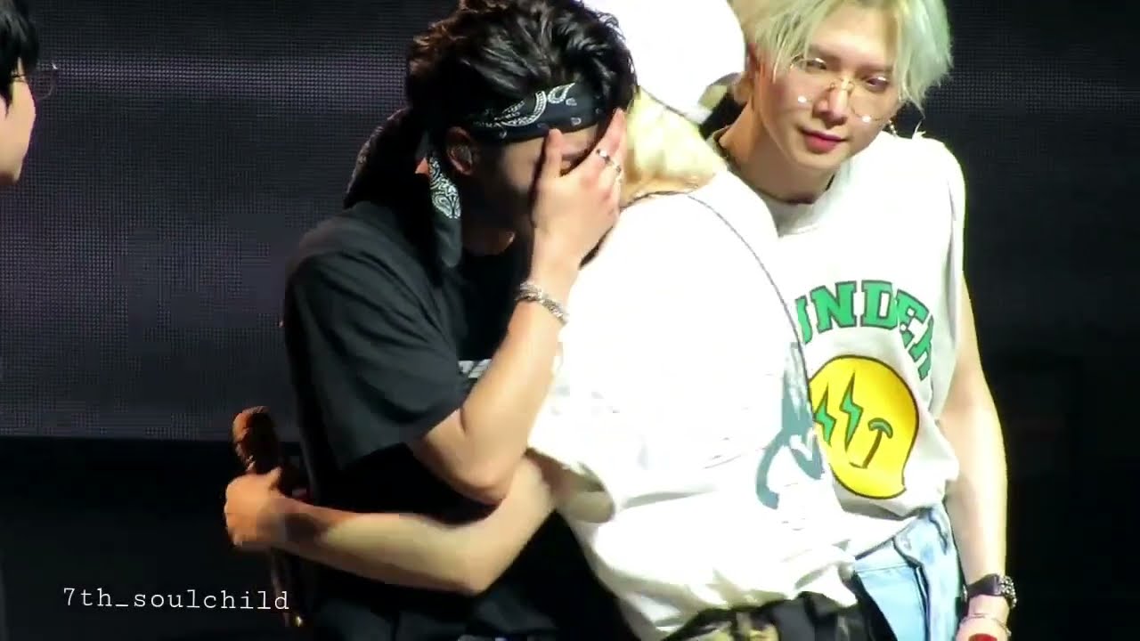220504 ATEEZ (에이티즈) in Paris - Seonghwa crying😢