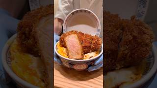蓋が閉まりきれない極厚な焼きカツ丼!半熟卵と甘いタレともマッチした丼【とんかつ一】
