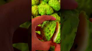 teknik cerdas mengupas kulit buah sirsak dengan mudah #shorts