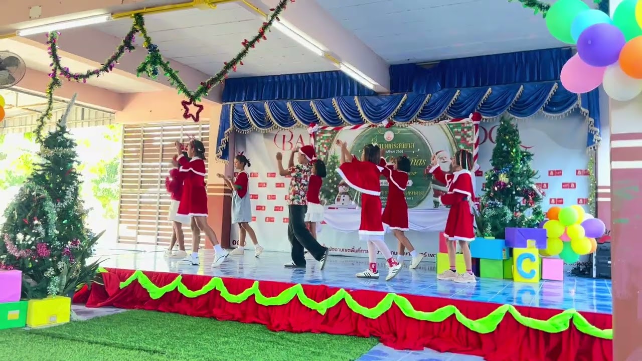 การแสดงนักเรียน ป.4-6 ชุดที 1 กิจกรรมวันคริสต์มาสและปีใหม่ 