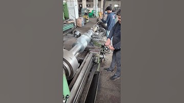 Crankshaft machining operation on a manual lathe, this job requires a very skilled operator 👷