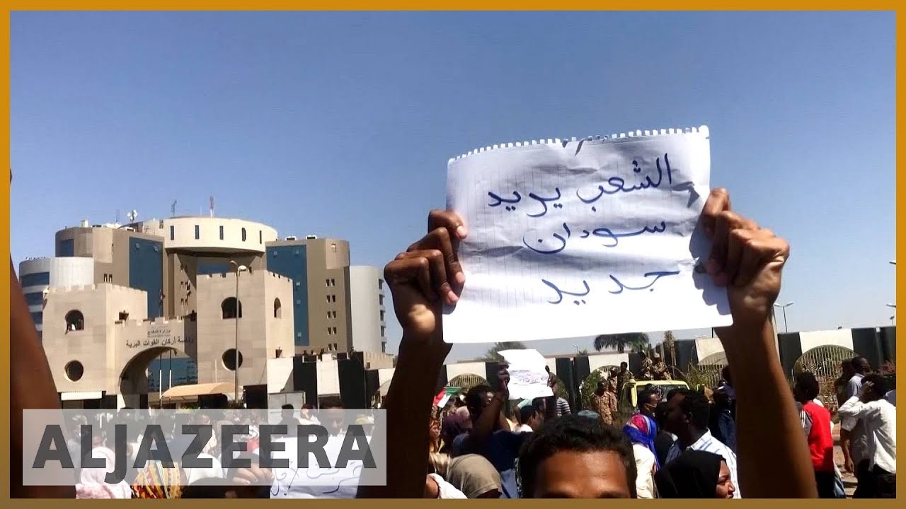🇸🇩 متظاهرون سودانيون "يصلون إلى مقر الجيش" في مسيرات جديدة مناهضة للحكومة | الجزيرة الإنجليزية