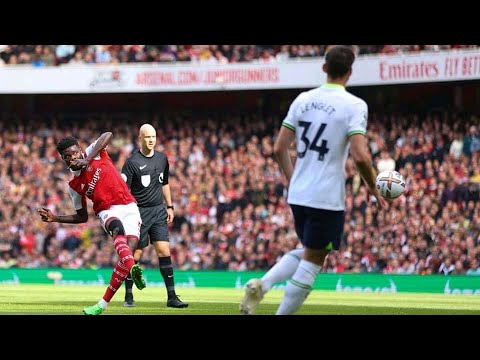 صاروخية توماس بارتي ضد توتنهام التي كسرت العارضة   