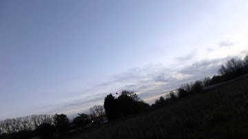 Stunt flying my quadcopter around twilight in HD