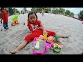 ❤ Permainan anak anak  ❤ Anak perempuan bermain pasir 😍 Masak Masakan di Lapangan Voli Pantai