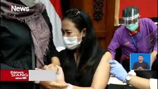 Tingkah Lucu Wartawati dan Petugas Damkar yang Takut Jarum saat Disuntik Vaksin  - iNews Siang 28/02