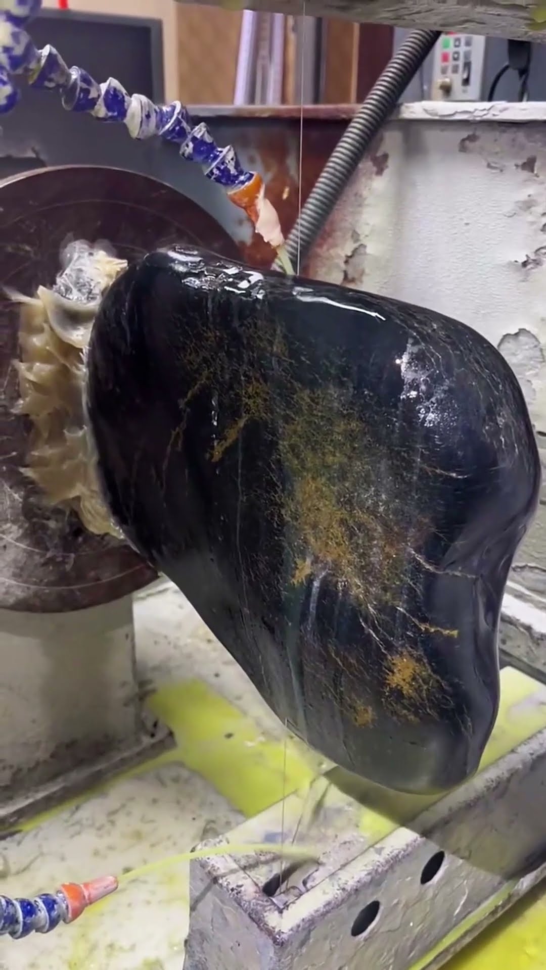 Black jade cutting process
