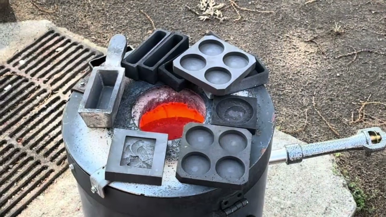 Using Boron Nitride On Graphite and Cast Iron Molds - YouTube