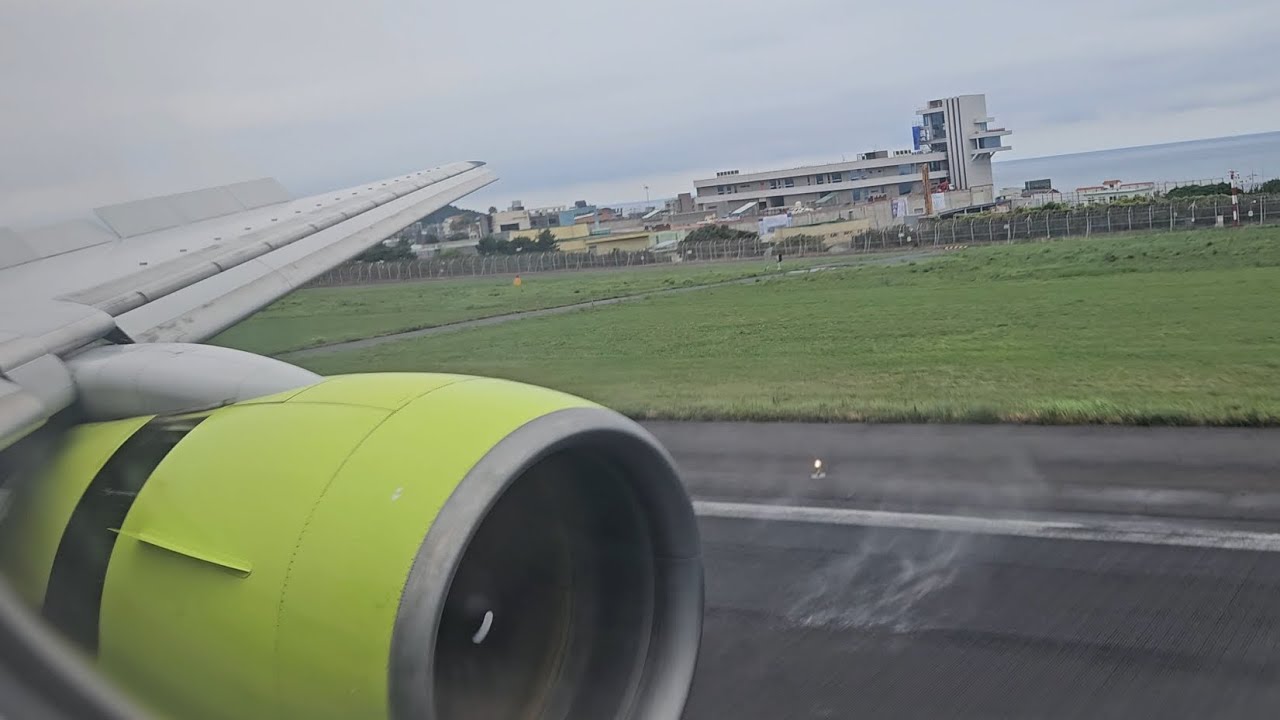 진에어 B777 제주공항 착륙