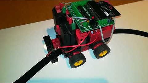 BBC microbit and Fischertechnik - car model with color sensors