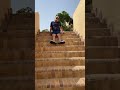 نزول علي السلم بدون الكرسي المتحرك