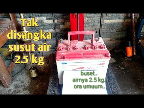 Alhamdulillah jual aki bekas mobil yang sudah tidak terpakai. total ada 21 Aki bekas. Jumlah berat A. 