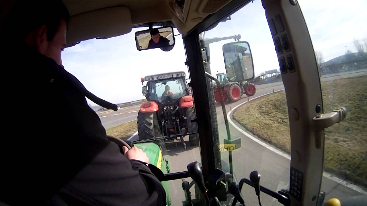 Traktor Fahrsicherheitstraining - YouTube