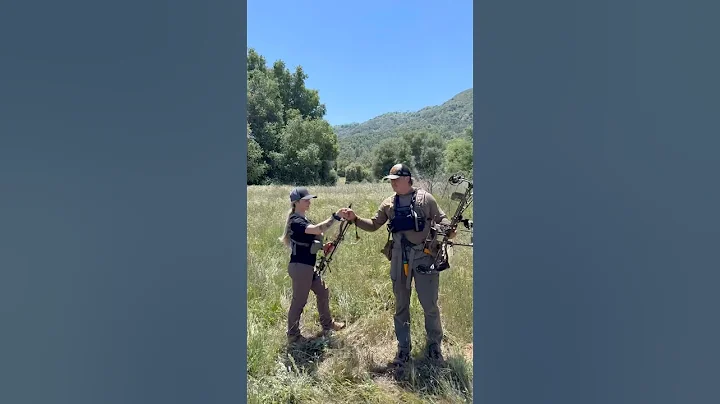 120 yard bow shot at a CAPE BUFFALO with Rebecca (Beast broadhead course)