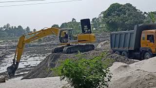 Soil uploading by great SUMITOMO. #beku #constructionwork #nature #excavator screenshot 5