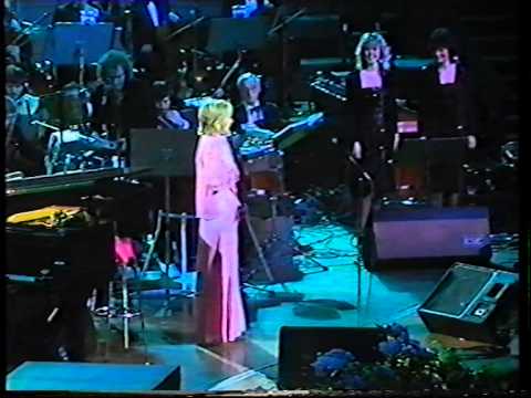 Video: Petula Clark Net Tsim Nyog: Wiki, Sib Yuav, Tsev Neeg, Kab tshoob, Nyiaj hli, kwv tij