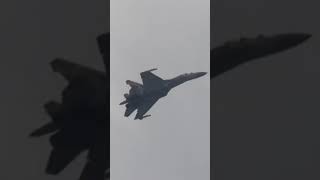 TOP GUN MAVERICK ! やっぱりおかしいロシア空軍戦闘機の理解不能な動き方。非常識な方向に回転します Crazy Russian Fighter Su-35 #shorts