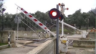 Spoorwegovergang Valenzano Lamie (I) // Railroad crossing // Passaggio a livello