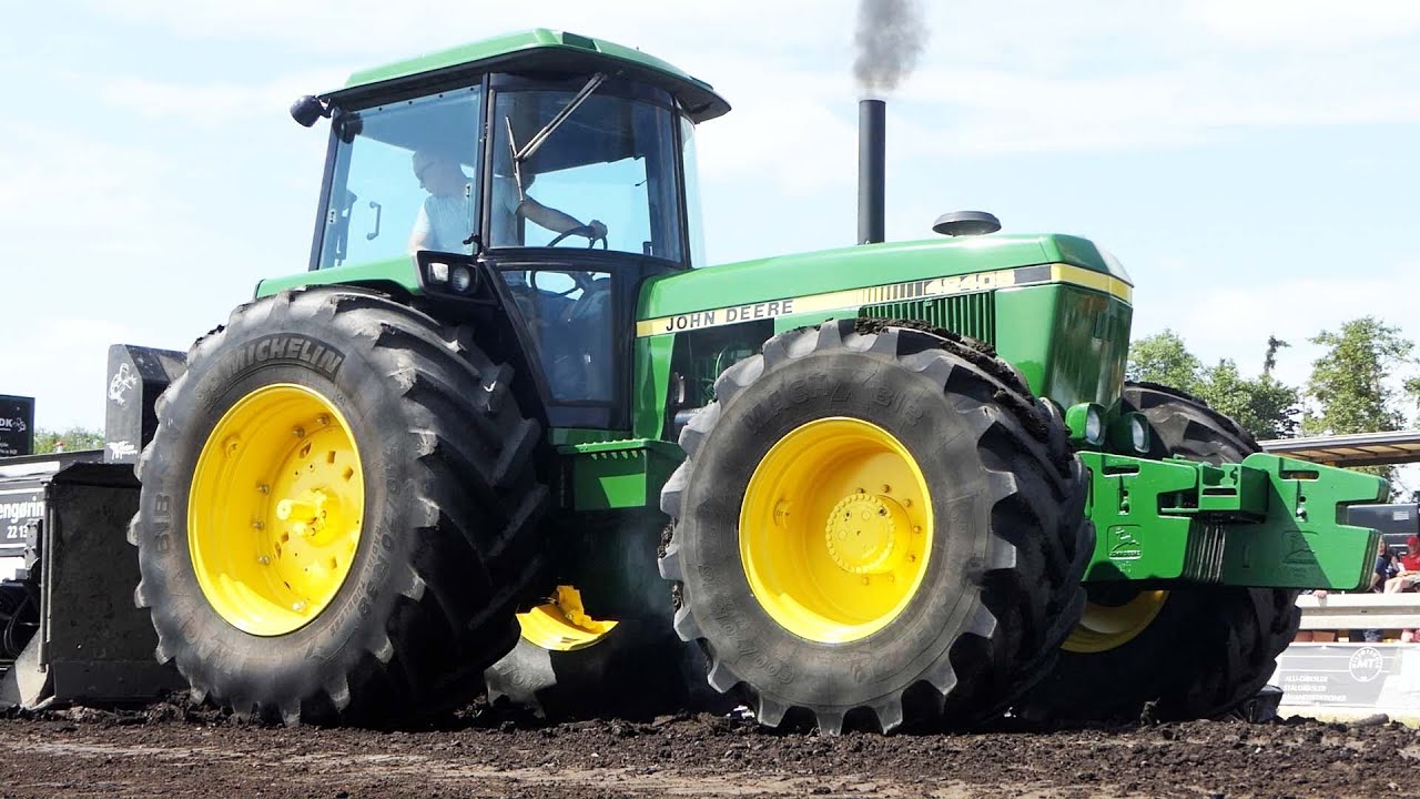 John Deere 4240S making fullpulls