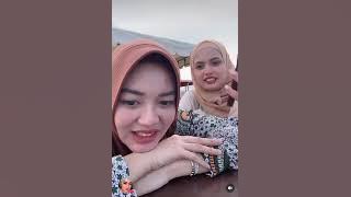 PUTRI ISNARI WITH MOTHER