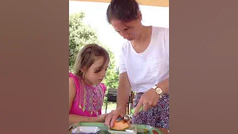 Montessori - Food prep - Preparing Melon