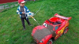 Little boy Darius Washing Lightning Mcqueen Electric Car - Outdoor Activities