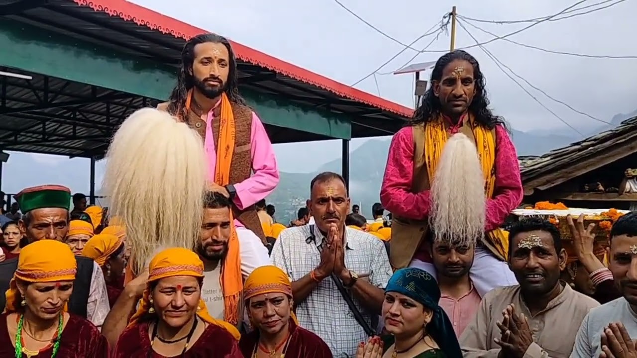ग्राम सभा जरडा की ध्याणियों ने किया रुद्रेश्वर महाराज को चूड़ा व पांच पांडव को पाटी भेंट 18-07-2024