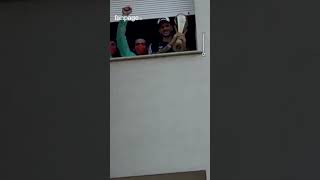 “Te l’avevo promesso”: i giocatori della Virtus portano la coppa dello scudetto in ospedale ad Achil
