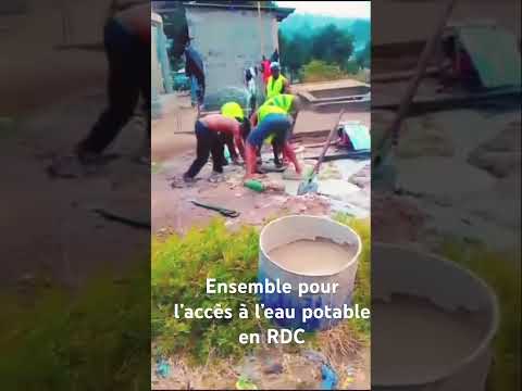 Ensemble pour l’accès à l’eau potable photo