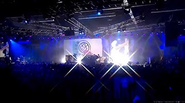 BLINK 182 - EASY TARGET LIVE BLIZZCON - SUBTITULADO EN ESPAÑOL