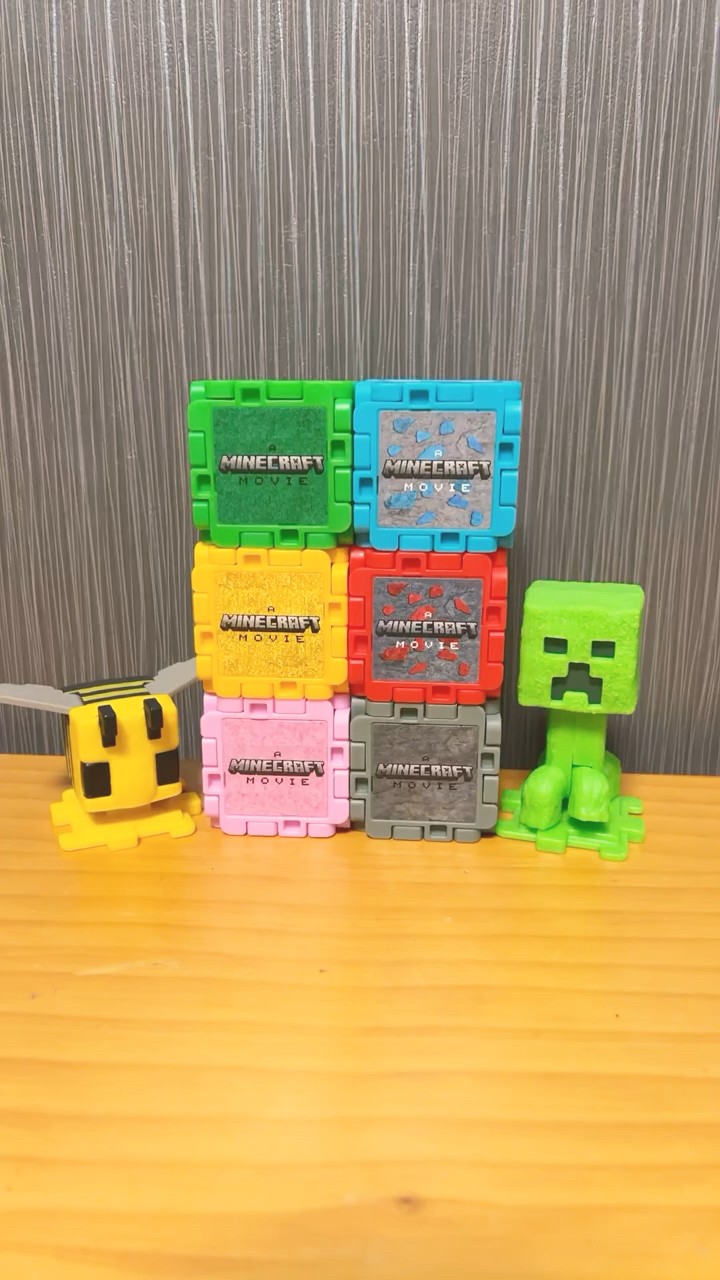 ハッピーセット】『マイクラ』のおもちゃが登場！立方体の