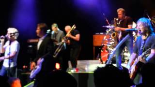 Video thumbnail of "REO SPEEDWAGON & CHICAGO "Keep On Lovin You" Live @ The Greek in Los Angeles 8/1/14"