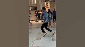 Thumbnail of How does he float like that 👀