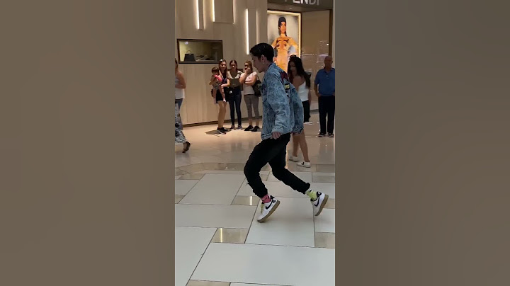 How does he float like that 👀