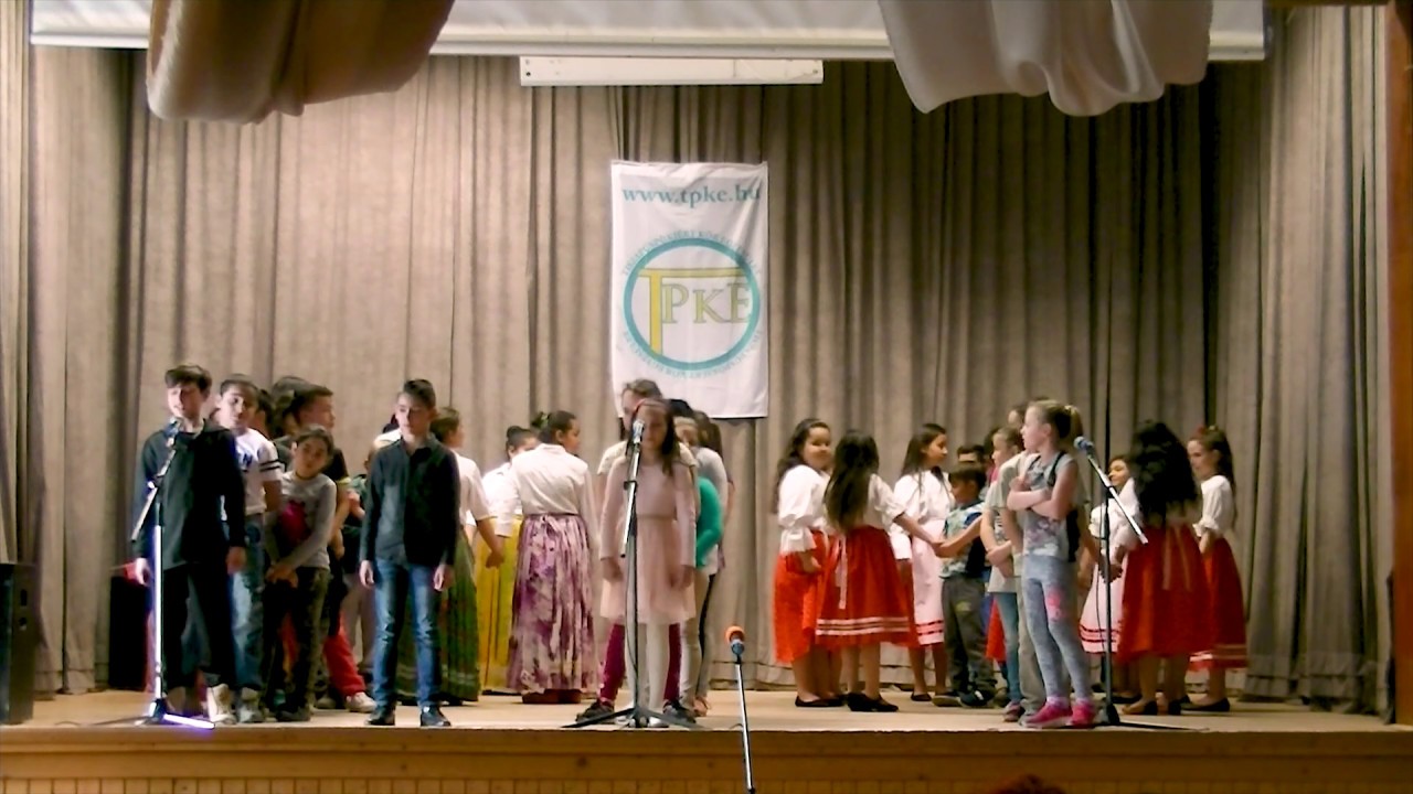 2018.04.05. Roma kultúra napja Tiszapüspökiben, az általános iskolások műsora