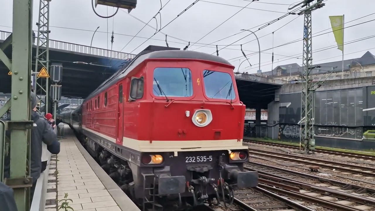 WFL 232 535-5 mit dem Sonderzug anlässlich 834. Hamburger Hafengeburtstag - Ausfahrt in Hamburg Hbf