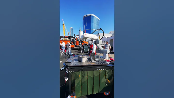 Cooper Cobot at Conexpo