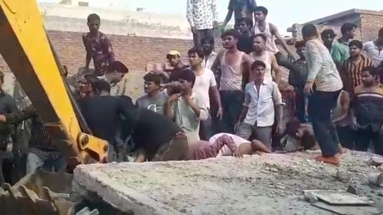 Meerut Blast news मेरठ के एक घर में हुआ ब्लास्ट एक महिला की मौत कई घायल lisari gate news।faiz news।