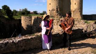 Chateaux de la Loire. Medieval music au chateau de Sarzay !