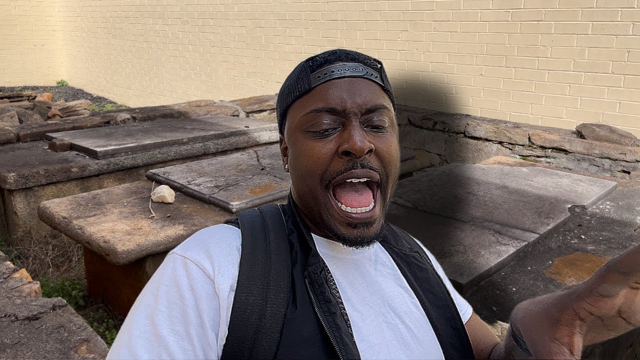 Кто-то построил ТОРГОВЫЙ ЦЕНТР на этом семейном кладбище!!