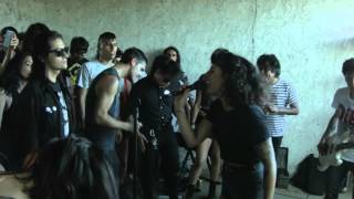 Juanita y los Feos - En la casa de tu madre
