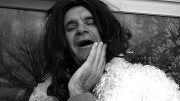 A Thanksgiving Miracle - SNL - Adele "Hello" Parody