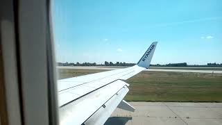 i Літак стартує The plane is taking off Самолет стартует  20200703