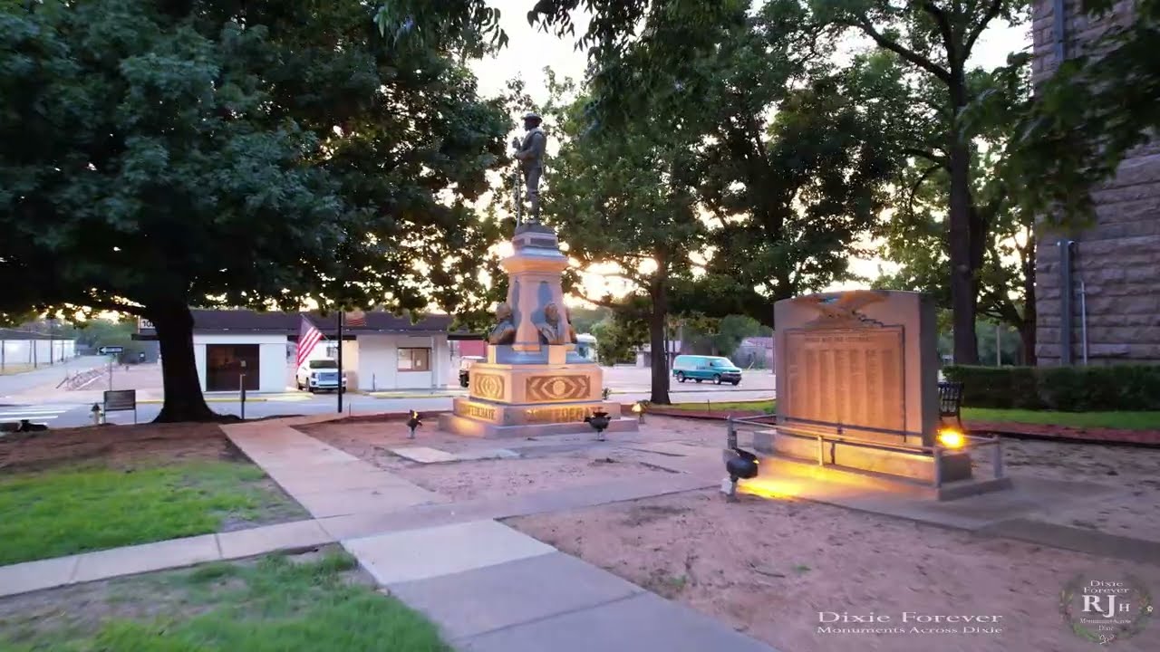 Paris, Texas - Lamar County Confederate Monument & Courthouse