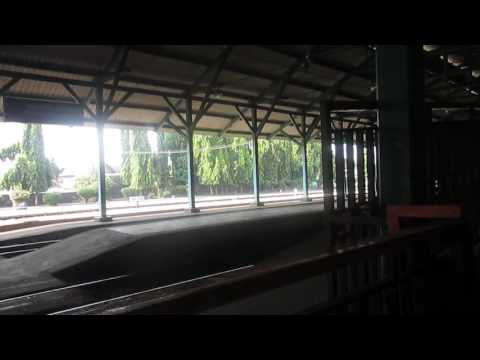 KA 50 Turangga Melintas Langsung Stasiun Wonokromo
