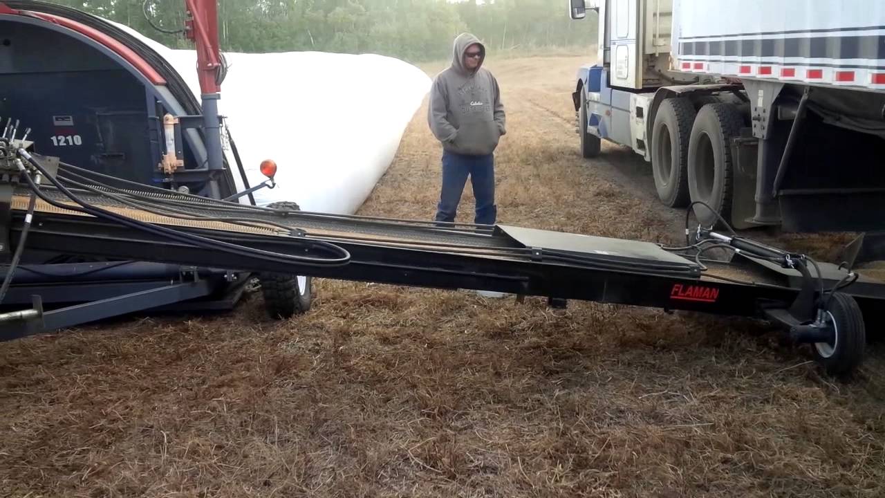 Bagging with flaman grain bagger